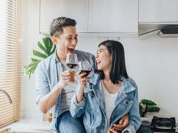 Rather than letting the pandemic spoil their celebrations, many have come together (while keeping a safe social distance) to surprise one another on special occasions. 10 Romantic Ideas For Celebrating Your Anniversary At Home
