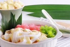 Sajian ini mirip bubur sumsum tapi lebih banyak topping dan lebih cair serta dibungkus daun pisang. Resep Bongko Kopyor Kudapan Nikmat Khas Gresik