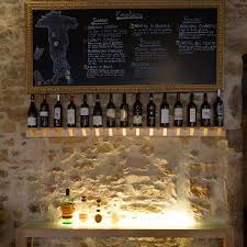 Presentoir Design Pour 16 Bouteilles De Vin Sur Mur Pierre Mur De Bouteille De Vin Bouteille De Vin Design Despace