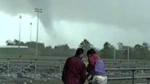 Accuweather explains the difference between a tornado watch and a tornado warning. Residents Look Back On 27th Anniversary Of Houston Tornado Outbreak Abc13 Houston