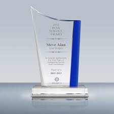 This plaque is the perfect way to honor your employee of the year! Years Of Service Award Plaque Crystal Blue Crest Award 037 Goodcount Awards Custom Engraved Crystal Awards Plaques