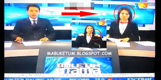 Livehere permette agli utenti all'estero di consultare i video in lingua italiani delle tv gratuite. Memalukan Pembaca Berita Ini Buang Cabai Di Gigi Betulkan Rambut Ketika Live