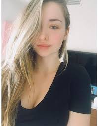 Vous bénéficiez d'un droit d'accès et de rectification de. 3 Choses A Savoir Sur Emma Smet La Petite Fille De Johnny Hallyday Elle