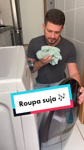 Cesto de roupa suja com GPS