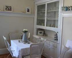 Chair rail moldings installed along the walls first came into use as a buffer to prevent the backs of chairs from hitting delicate plaster walls in dining rooms, where chairs were constantly being moved back and forth around the table. Image Result For High Chair Rail Shelf Eclectic Dining Room Shabby Chic Interiors Shelf Design