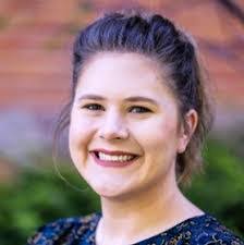 Laura Essig's Instagram, Twitter & Facebook