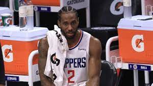 The clippers' kawhi leonard is in pain as teammate paul george checks on him during game 4 against the jazz. Q3jnvj Mz0v1rm