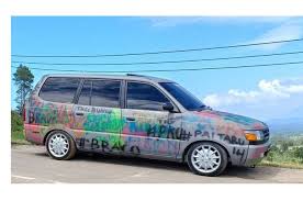 Kata kata di mobil kijang / harga turun drastis toyota kijang kapsul kini dibanderol mulai rp40 jutaan halaman all tribunnewswiki com mobile. Toyota Kijang Kapsul Tampil Full Coretan Tapi Peleknya Keren Nih Gridoto Com
