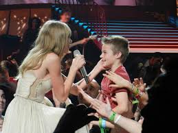 Identify boy in 2013 Taylor Swift concert photo?