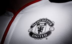 Мойес подписал с клубом шестилетний. Logotip Na Futbolke Manchester Yunajted Oboi Foto Kartinki Na Rabochij Stol V Vysokom Razreshenii