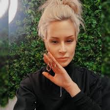 Sara Hayman's Instagram, Twitter & Facebook