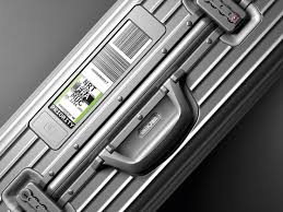 Rimowa S Smart Luggage Lets You Print A Baggage Tag Using Only Your Phone With Images Electronic Tags