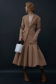 Phim có sự tham gia của gina rodriguez, jennifer jason leigh, barry pepper, finn jones, shamier anderson, ariana. A W A K E Mode Fall 2021 Review The Fashion Folks