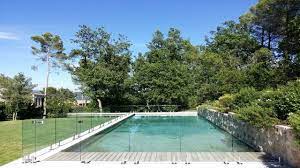 barriere de piscine en verre securit 12mm maintenu par de discrets pieds en inox l316 la cloture la plus discrete du ma barriere piscine piscine verre piscine