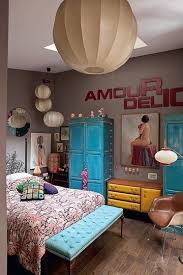 J Adore L Ambiance Brocante De La Chambre Les Multiples Rangements Deparailles Les Nombreux Objets Chines Le Mix Du Parm Chambre Vintage Idees De Decor Deco