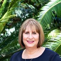 Sharon Vyner — Reviews & Property Sales