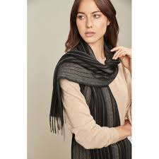 Die enden dieser webstola aus alpakawolle sind lang gefranst und man kann die stola individuell drapieren als schal oder schärpe. Baby Alpaka Schal Ujier Kuschelig Warm Online Kaufen Fur Damen Und Herren