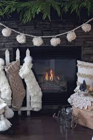 32 Lovely Rustic Christmas Decor Ideas That Beautify Your Special Day Christmas Mantel Decorations Christmas Mantle Chic Christmas Decor