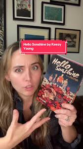 I will never shut up about Hello Sunshine, I am obsessed and you better be  too if we are to be friends. 😤 #hellosunshinegraphicnovel #hellosunshine  #thenovl #novlrec #booktok
