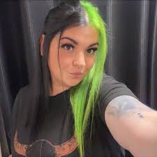 FIF🖤 What's everyone's weekend plans? I can't decide what to do!🫶🏼