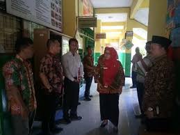 Visi sekolah mewujudkan sekolah berkualitas, relevan, kompeten, dan dinamis sesuai perkembangan. Jakarta Pusat Pemerintah Kota Administrasi
