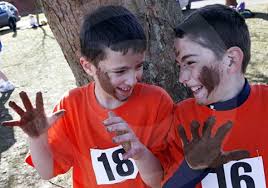 40041098-Penarlag Primary school year 2 pupils are learning heir numbers in  style. Inspired by the TV program, Number Time and its principal character,  El Nombre, they are puting up a Mexican number -