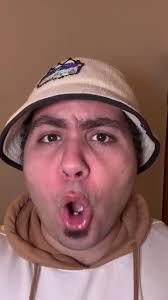 Chi ha cacato qui？？ 🤨