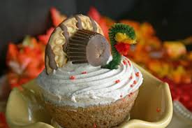 Don't panic, i didn't put actual turkey in these cupcakes! Easy Adorable Thanksgiving Cupcake Decorating Ideas