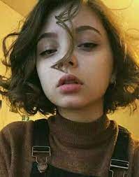 Wavy haircut with side sweeping bangs. Chivesun Girls Pinterest Hair Hair Styles And Short Hair Styles Chivesun Girls Pinterest Hai Short Hair Styles Hair Inspiration Aesthetic Hair