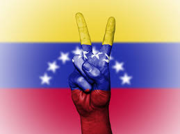 La bandera tricolor de venezuela fue decretada por el precursor de la independencia, francisco de miranda, quien la izó con respecto a la bandera nacional diseñada por el general francisco de miranda, existen varias versiones sobre su idea para concebirla. Cada 3 De Agosto Venezuela Conmemora El Dia De La Bandera Nacional Primicias 24