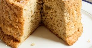 La ricetta è molto semplice ma è necessario utilizzare lo stampo apposito che ha le pareti alte e un foro centrale. Angel Cake Made In Fit