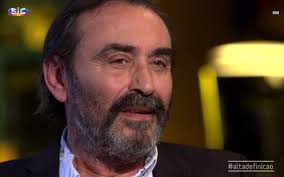 De facto, acaba por ser uma analogia em relação à personagem que desempenhou na série juvenil da tvi, em que era também teve uma pequena participação em vários episódios da série casos da vida. 2 Ao01wy9872wm