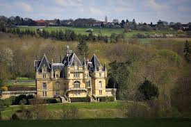 Us Chateau De Dampont Situe Au Coeur De Vexin Il Est Construit Sous L Impulsion De Charles Guy De Kersaint Au Milieu Du Xixe Sie En 2020 Xixe Siecle Chateau Construire