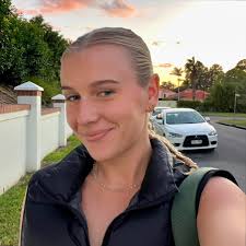 Holly Holmesby. (@dollymonsta) • Instagram photos and videos