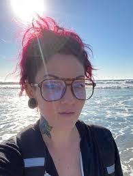 Elise Chadwick's Instagram, Twitter & Facebook