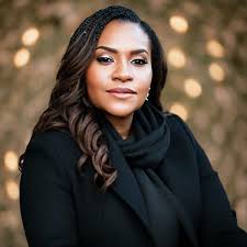 The Black Book for Single Moms: 30 Days of Inspiration: Fenton, Alana D.C.:  9781461062073: Amazon.com: Books