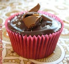 Cupcakes Chocolat Au Beurre Sale Eclats De Daim Recette Recette Cupcake Alimentation Recette Glacage