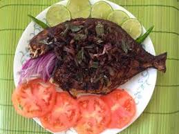 Kottayam Kitchen Grilled Fish Pomfret Avoli Meen Pollichathu In Kerala Style Grilled Fish Indian Food Recipes Indian Dishes