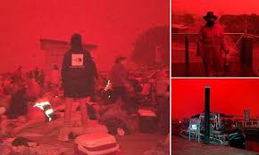 Mystery surrounds why the night sky above el salvador was transformed into bright red blanket earlier this week. Army Helicopters Are Deployed To Rescue Thousands Stranded On A Beach Amid Apocalyptic Blood Red Skies In Fire Ravaged Australia Where Three People Are Now Feared Dead After Horrific Bushfire Thetop10news Breaking