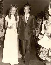 Es un político, ingeniero comercial y empresario chileno. Con 45 Anos De Matrimonio Seguimos Con Sebastian Pinera Facebook