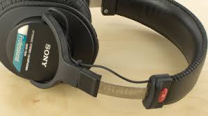 This is a lot better than the beyer t70p, which often doesn't seal well to my head. Sony Mdr 7506 Review Rtings Com