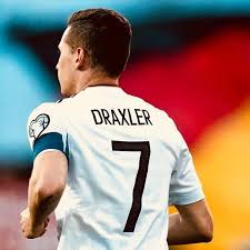 Ist ebbe sand einer der kandidaten? Epingle Par Victoria Alzemiro Sur Julian Draxler Joueurs De Foot Psg Football