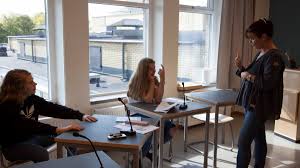 Vårt språk är av central betydelse för vår gemenskap, självkänsla och kulturella identitet. Svenskt Teckensprak