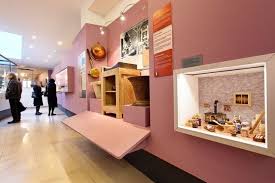 Le Musee Gourmand Du Chocolat Choco Story The Gourmet Chocolate Museum Atelier De Chocolatier A Chocolate Maker Works Musee Galeries De Photos Gourmet