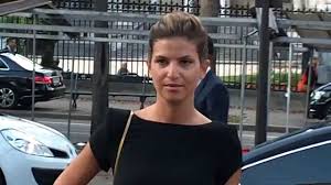 Isabelle funaro est une actrice française, née le 16 avril 1982 à paris. Isabelle Funaro Paris Fashion Week Septembre 2014 Paul Joe Youtube
