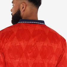 .for their official 1990 world cup anthem, the england 1990 third shirt is manufactured by score draw using the same materials as the original shirts. Football Shirts Score Draw Retro England Away Shirt Mens Replica Retro Football Shirts Red Navy White