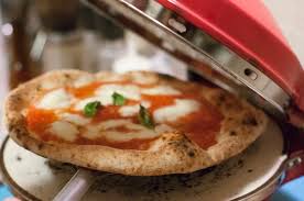 Nel forno professionale a legna o a gas la pizza impiega a cuocere dai 2 ai 5 minuti. Forno Per Pizza Quale Scegliere Per Farla In Casa Agrodolce