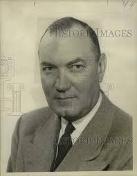 1952 Press Photo Commercial Solvents' Albert Woods addresses YMBC of New  Orleans