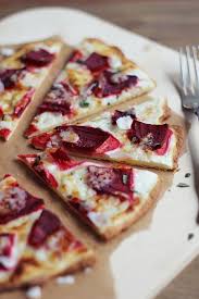 Soooo Lecker Flammkuchen Mit Rote Bete Ziegenkase Honig Und Rosmarin Gefunden Auf Http Eatbakelove De Rezepte Kochen Und Backen Lecker