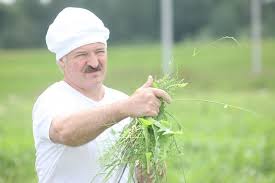 Снимок опубликован на его обновленном официальном сайте. Na Novom Prezidentskom Sajte Vystavili Lukashenko Bez Usov
